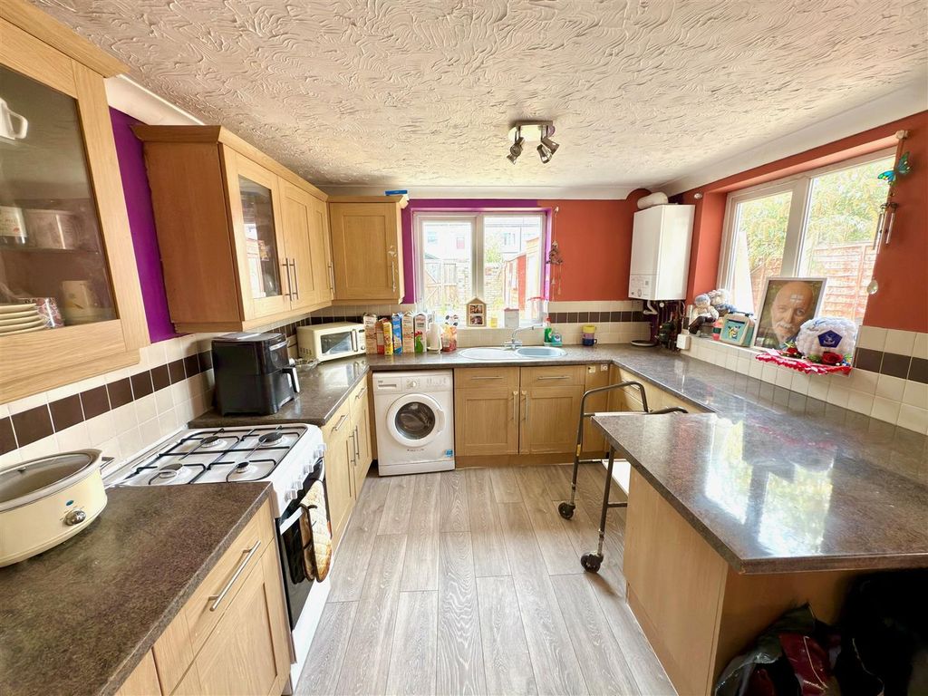 Property photo 2 of 10 Kitchen.Jpg