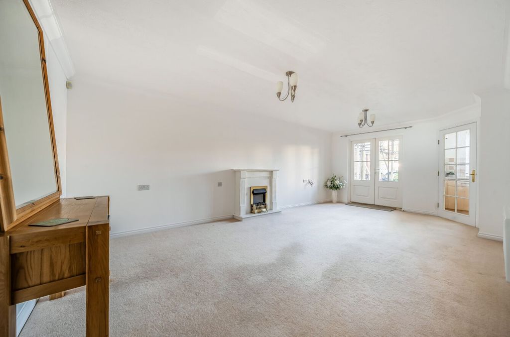 Property photo 2 of 20