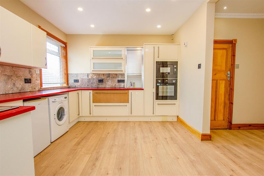 Property photo 3 of 22 Kitchen/Dining Room