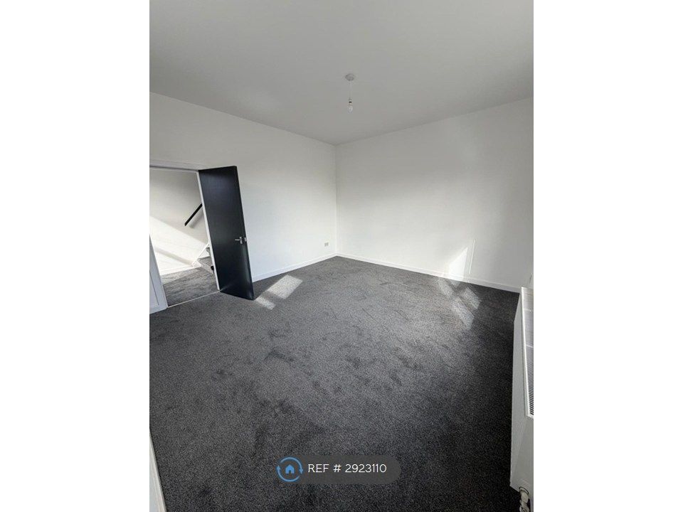 Property photo 3 of 13 Living Room