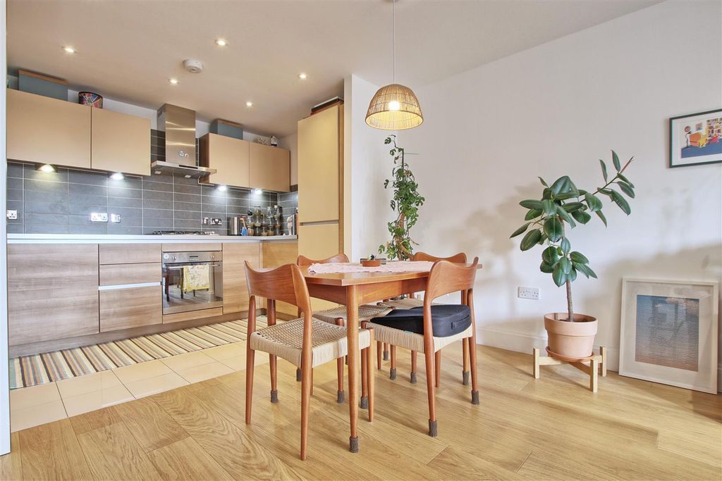 Property photo 3 of 16 Dining Area 1.Jpg