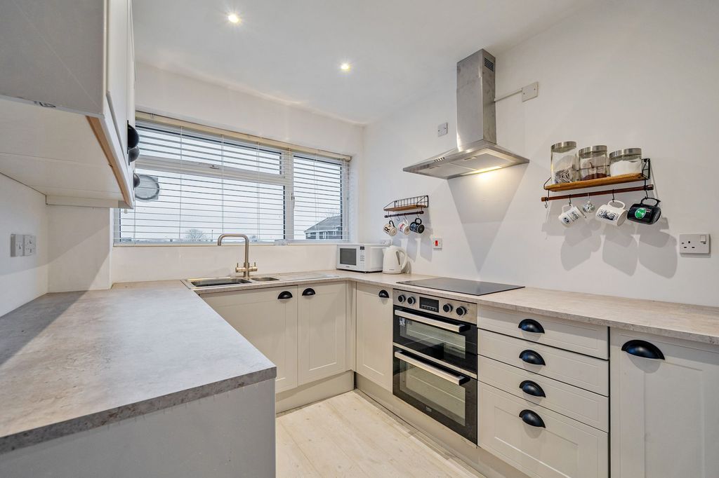 Property photo 2 of 23