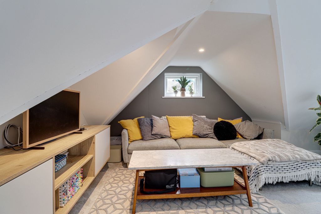 Additional image 14 of 2 bed flat for saleKirkwick Avenue, Harpenden, Hertfordshire AL5