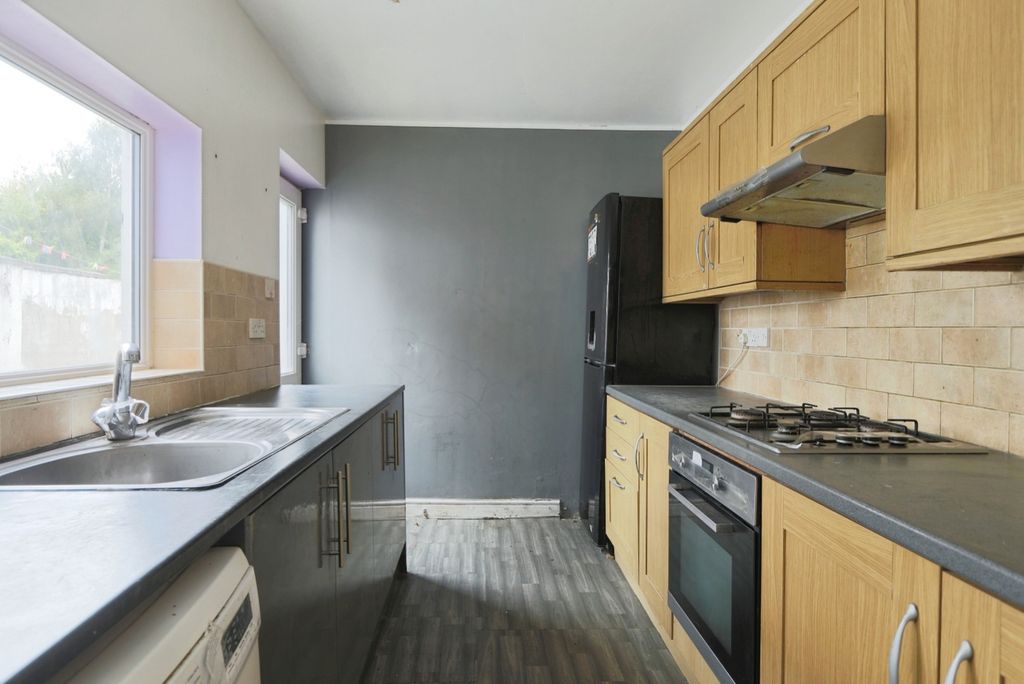 Property photo 2 of 9 3994136