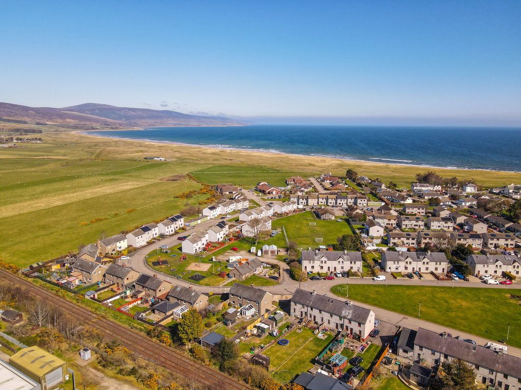 Property photo 2 of 27