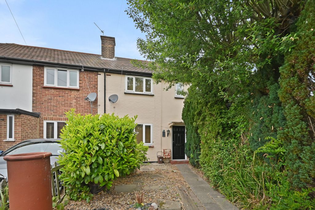 Property photo 1 of 10 2 Bed Freehold House With Large Garden
