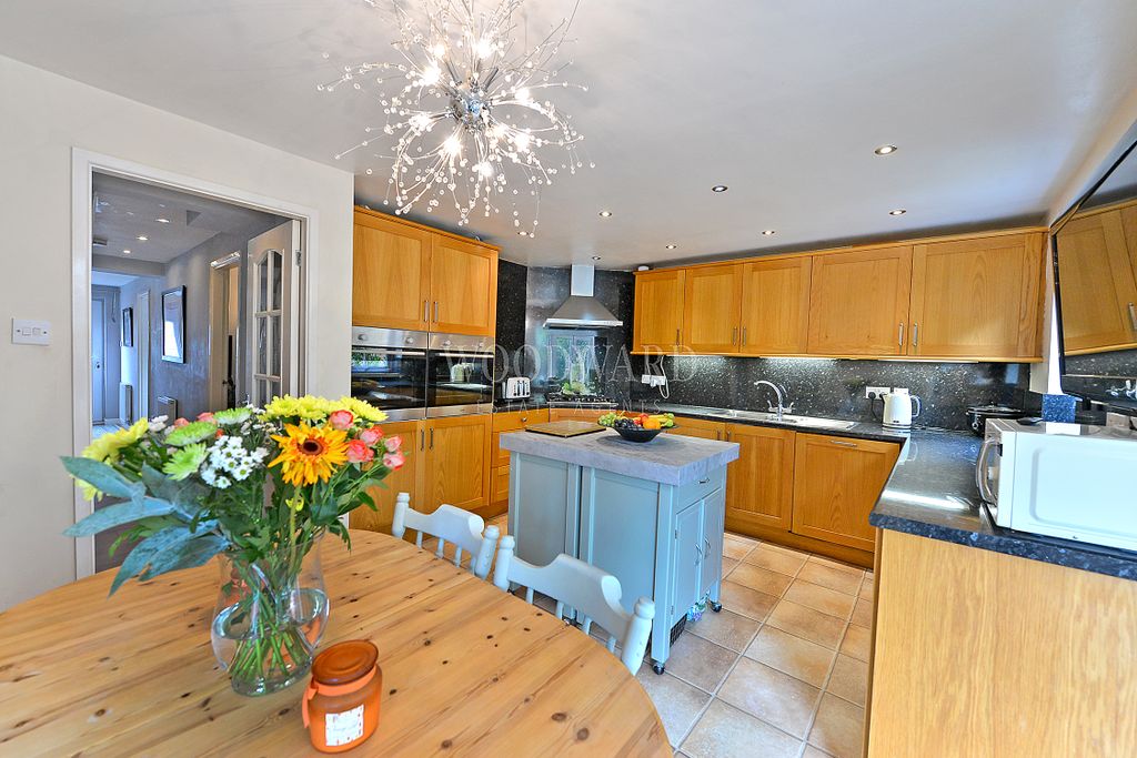 Property photo 2 of 25 Kitchen/Dining Room