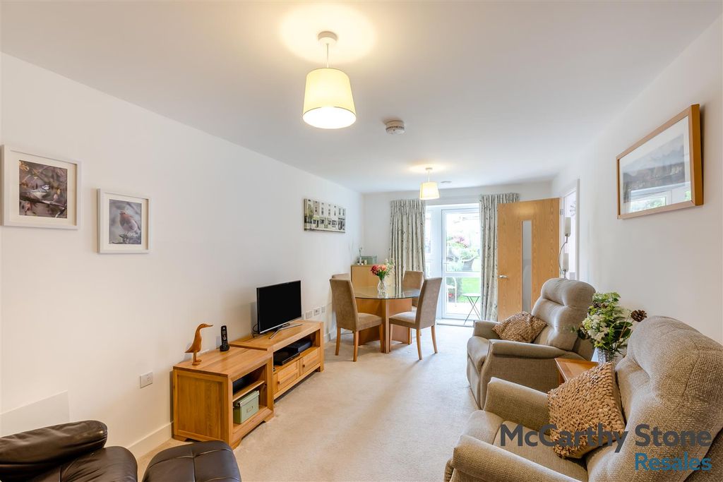 Property photo 2 of 21 8687113-Interior07.Jpg