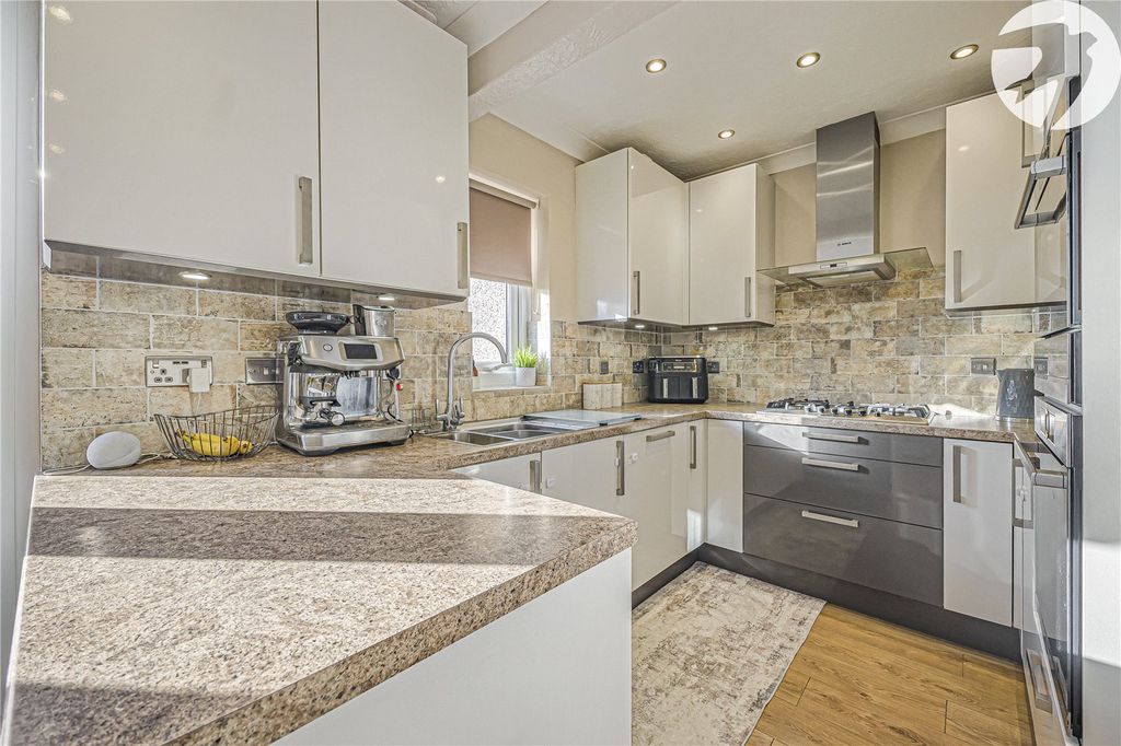 Property photo 3 of 22 Picture No. 15