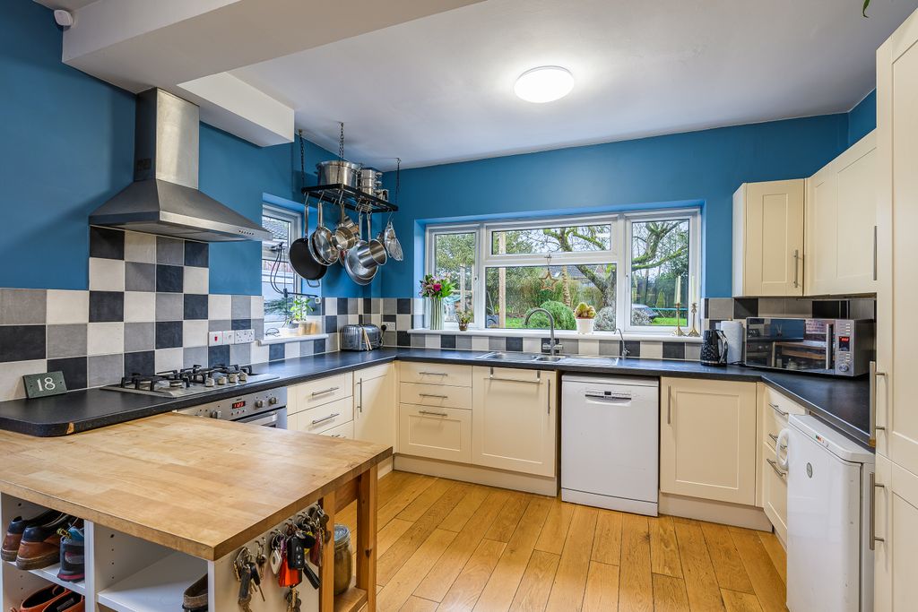 Property photo 2 of 24 Kitchen