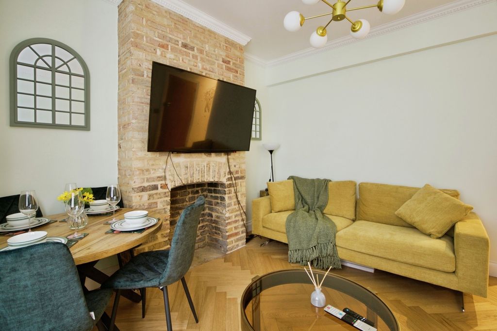 Property photo 3 of 18 Pbox-Img.Jpg