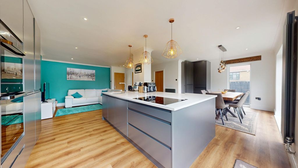 Property photo 3 of 43 5326176