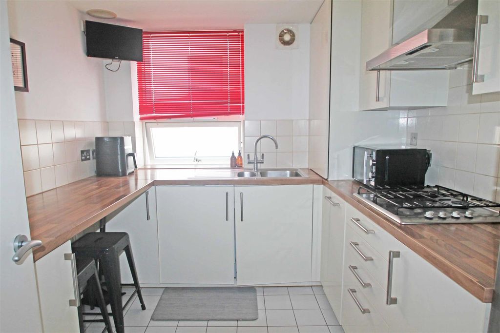 Property photo 3 of 13 Kitchen