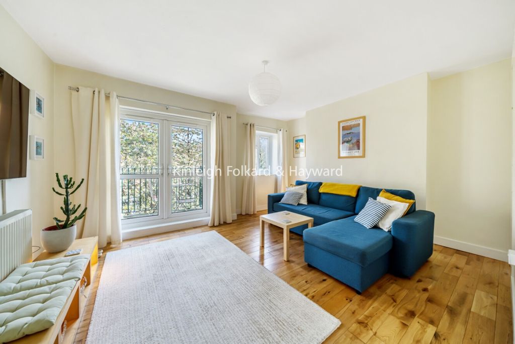 Property photo 2 of 9 F01E8323-6F3B-4c73-8