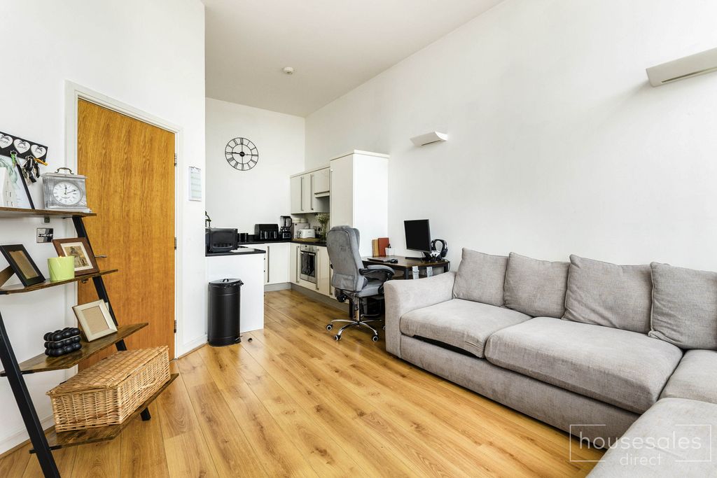 Property photo 3 of 7