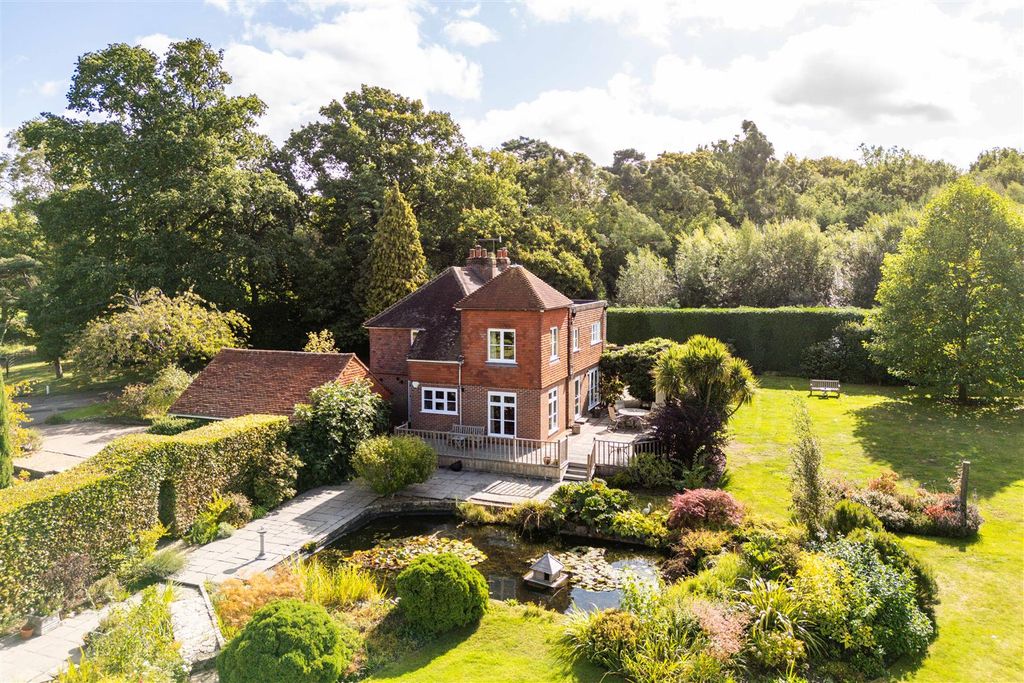 Property photo 2 of 28