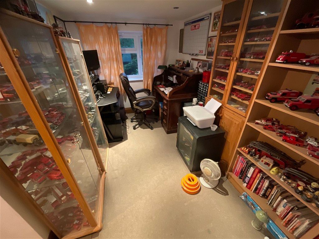 Property photo 3 of 11 Study