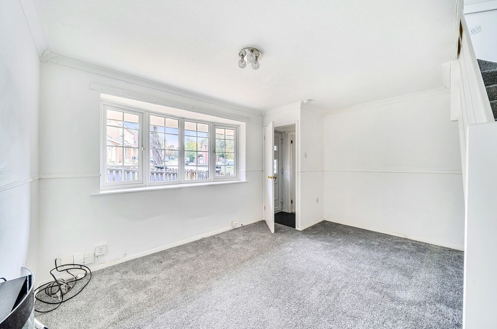 Property photo 2 of 12 15361008