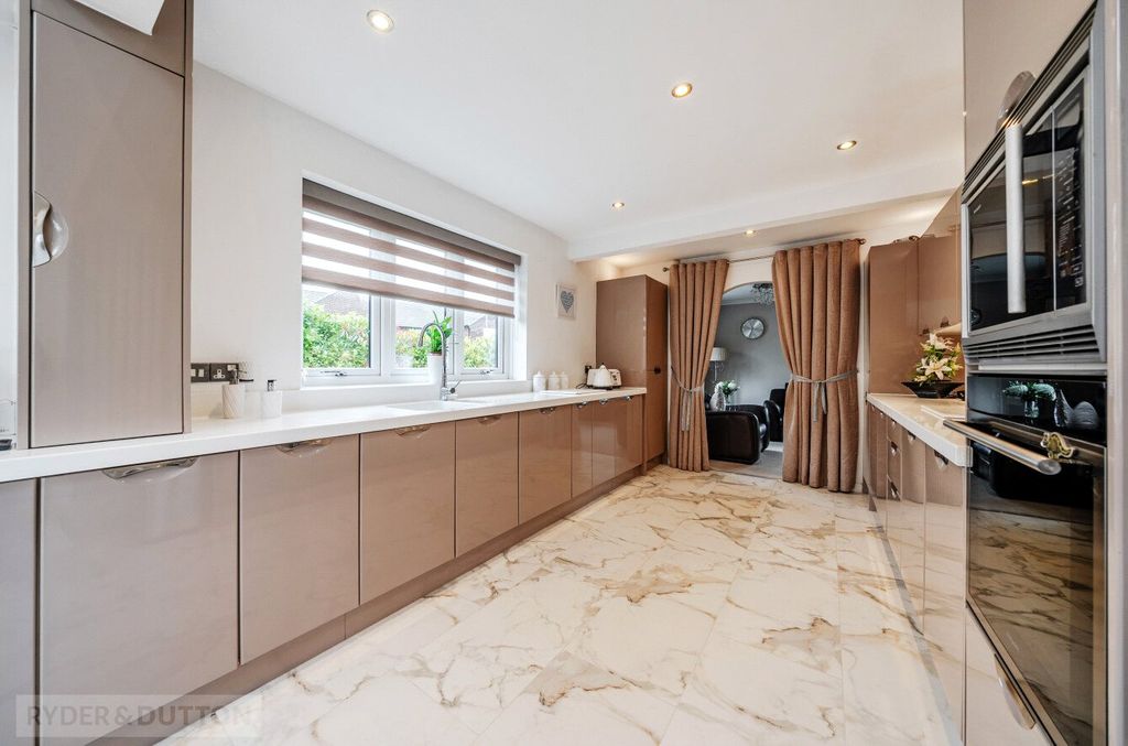 Property photo 2 of 16 Picture No. 20