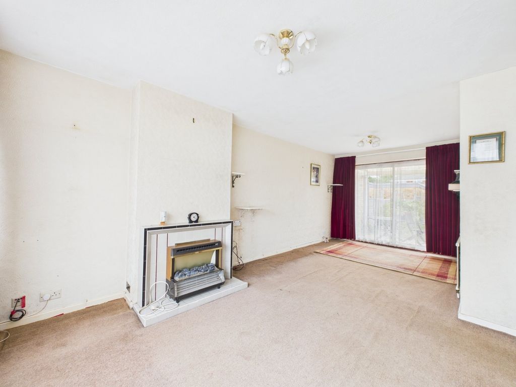 Property photo 2 of 11 Living Room