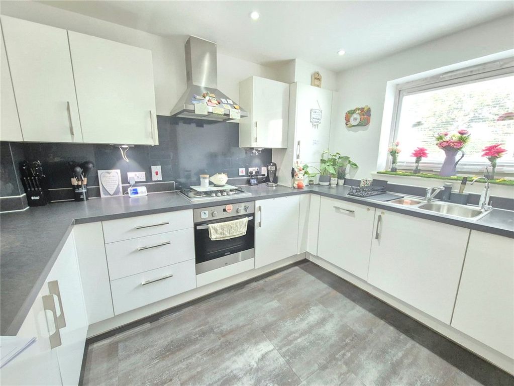 Property photo 2 of 27 Picture No. 62