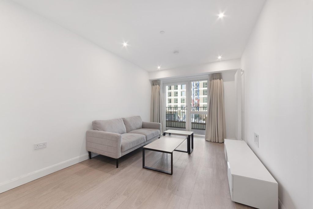 Property photo 2 of 8