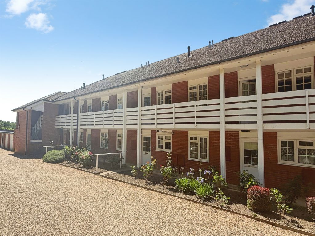 2 bed flat for saleHeath Road, Newmarket CB8