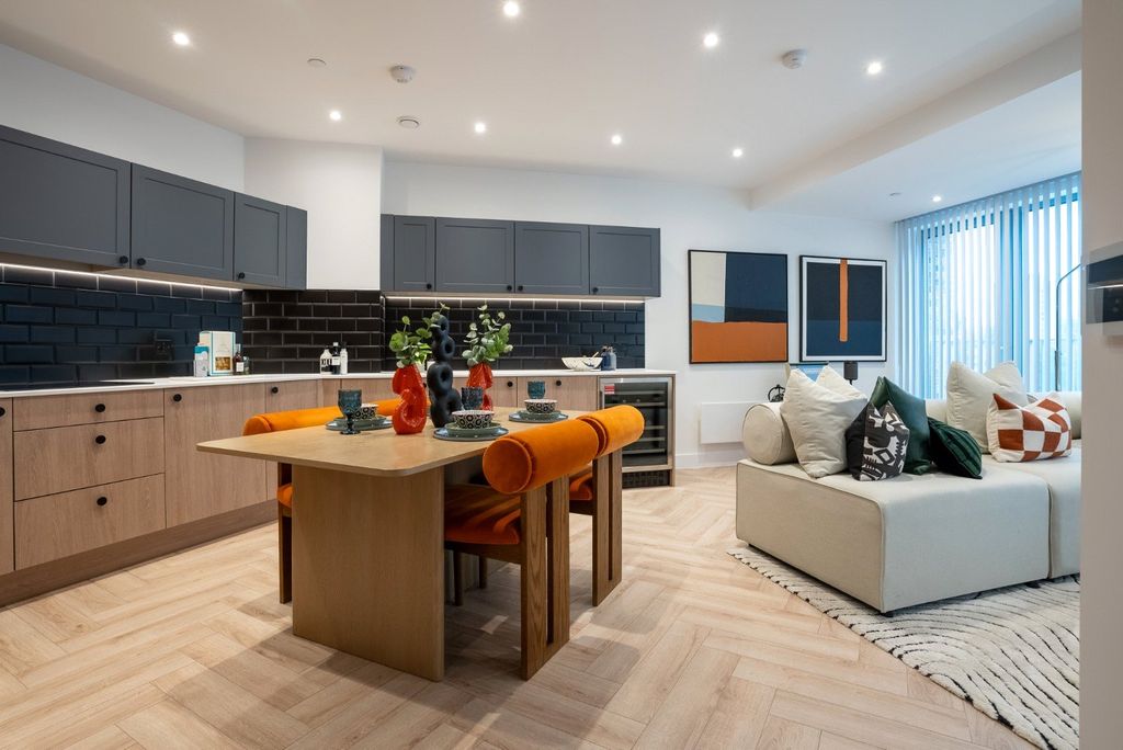 Property photo 2 of 19 Bankside