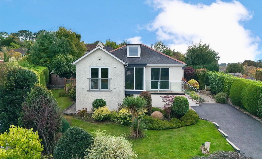 Property photo 1 of 32