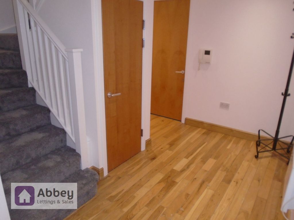 Property photo 2 of 19 Entrance Hall