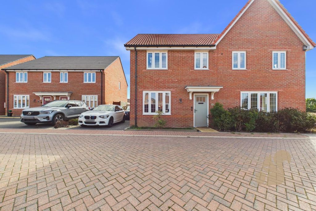 Property photo 1 of 25 Cam05565G0-Pr0121-Still029.Jpg