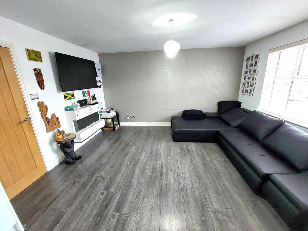 Property photo 3 of 12 20260114_105414