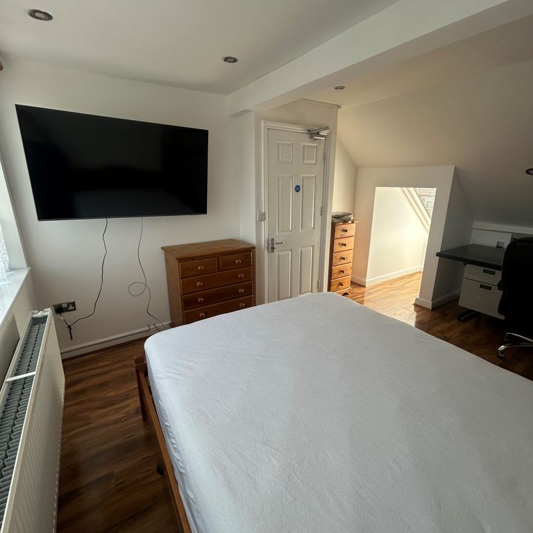 Property photo 2 of 4 Bedroom