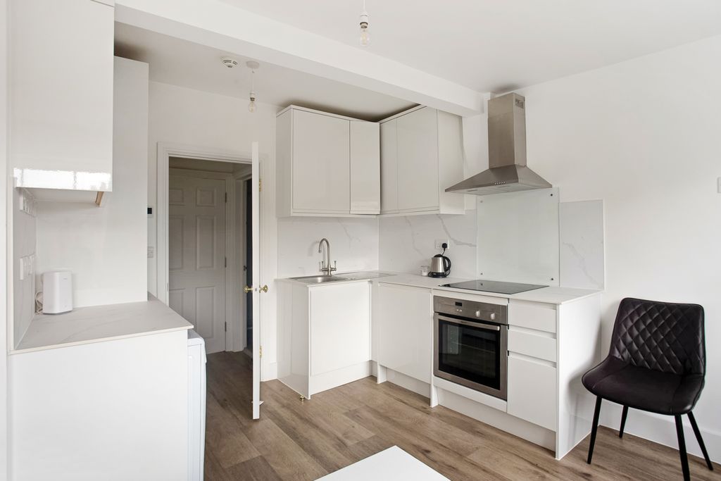 Property photo 3 of 8 Kitchen