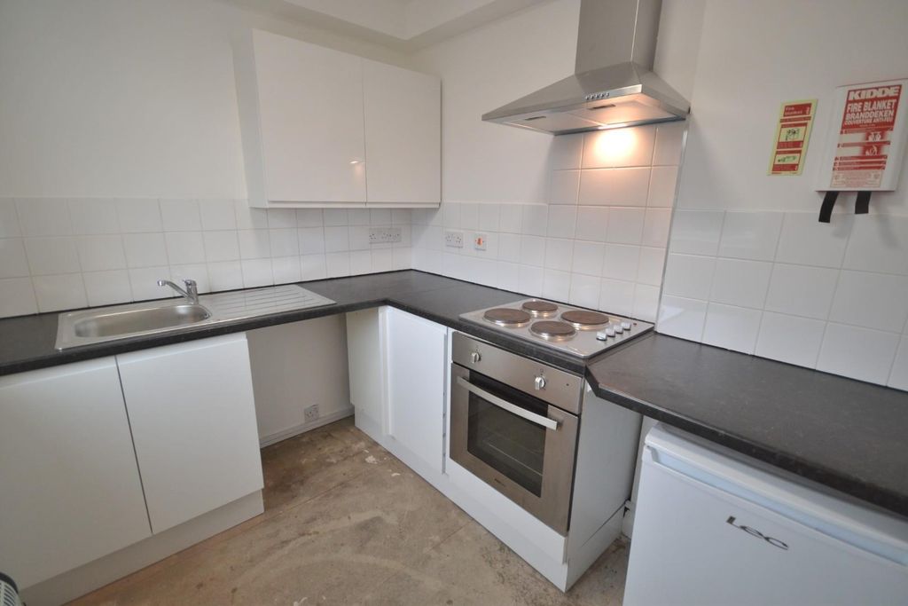 Property photo 2 of 6 Kitchen