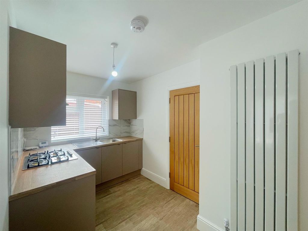 Property photo 3 of 14 Kitchen