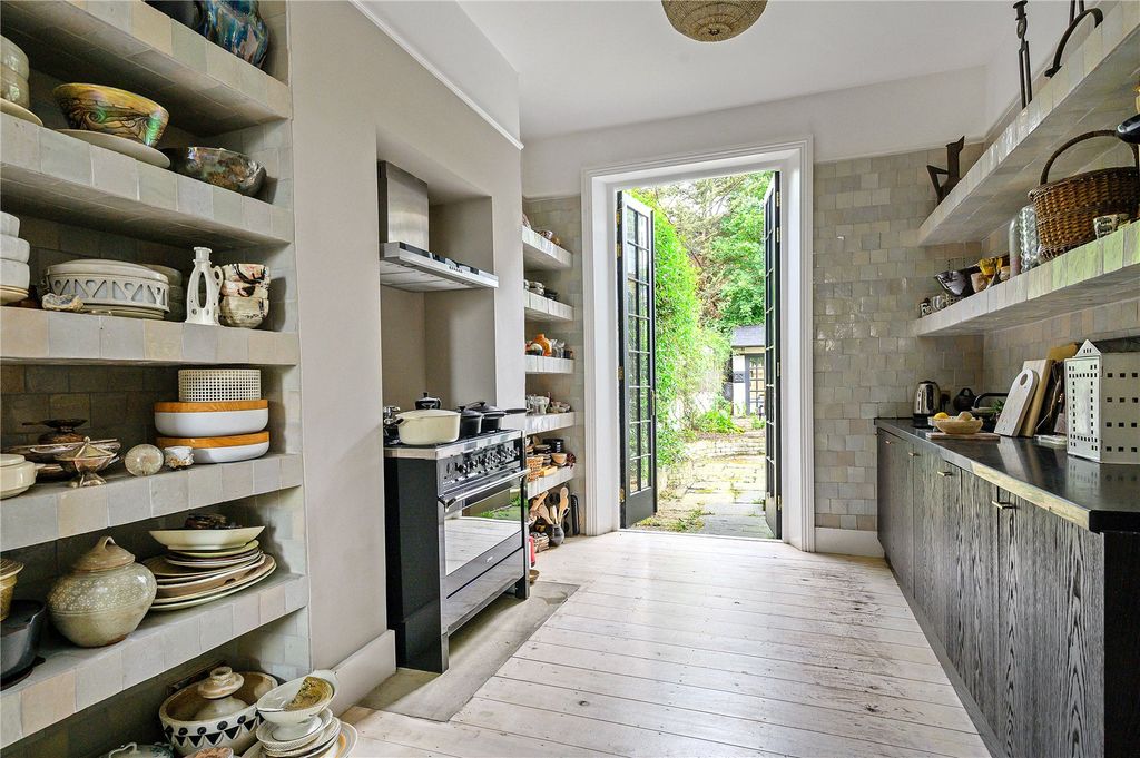 Property photo 3 of 14 Kitchen