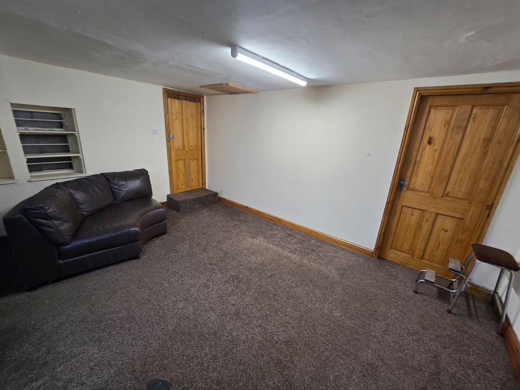 Property photo 3 of 6 Photograph 2