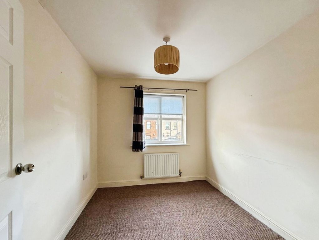 Property photo 3 of 7 Pbox-Bedroom-348156.Jpg