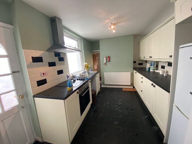 Property photo 2 of 8 Kitchen