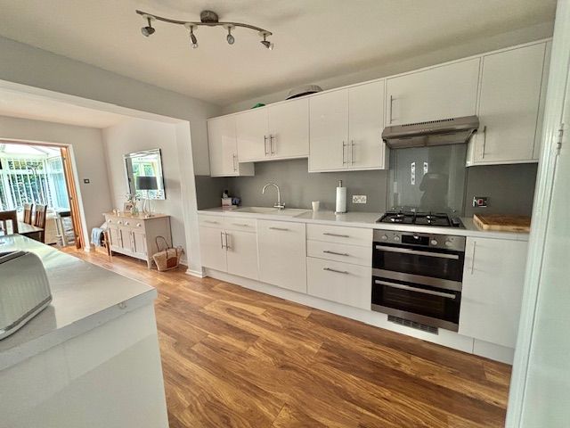 Property photo 3 of 22 Kitchen