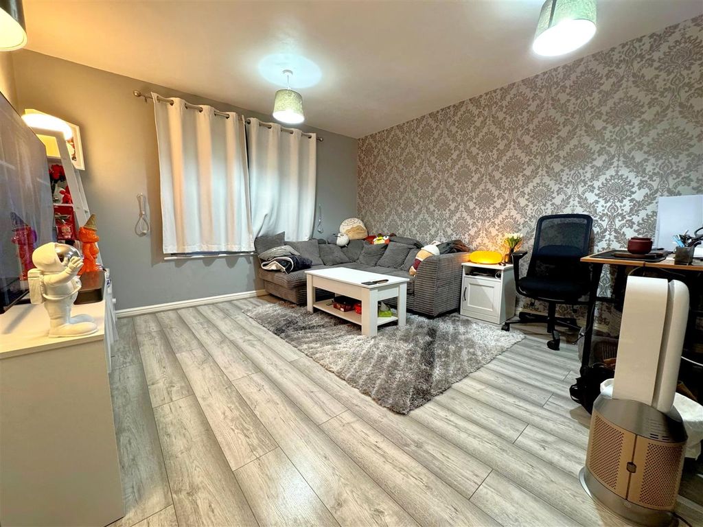 Property photo 3 of 5 Lounge.Jpg