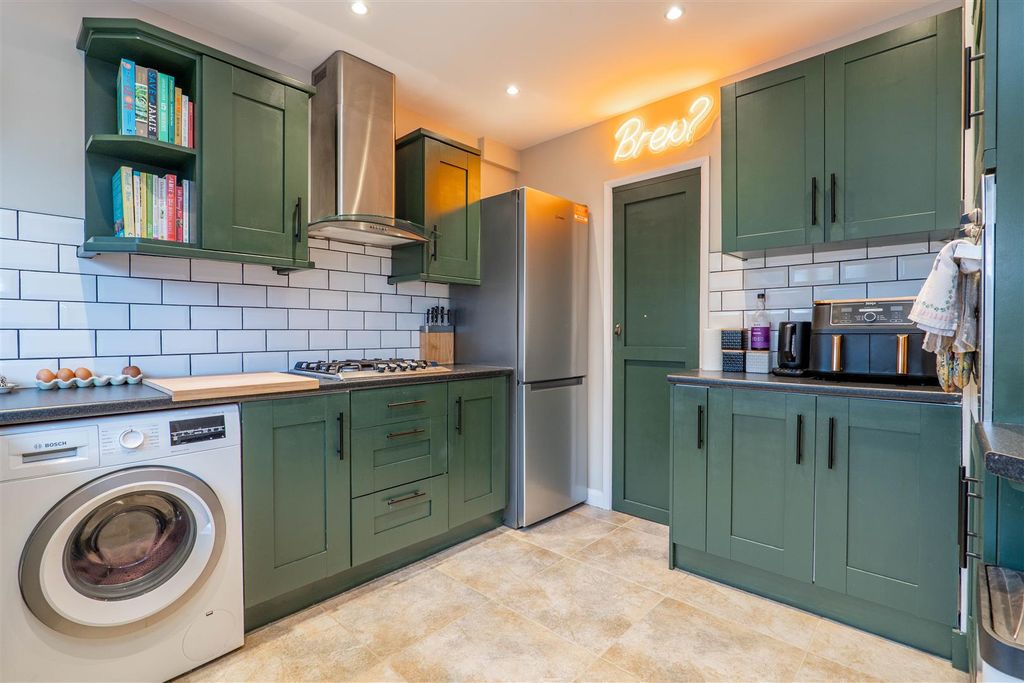 Property photo 3 of 26 Kitchen
