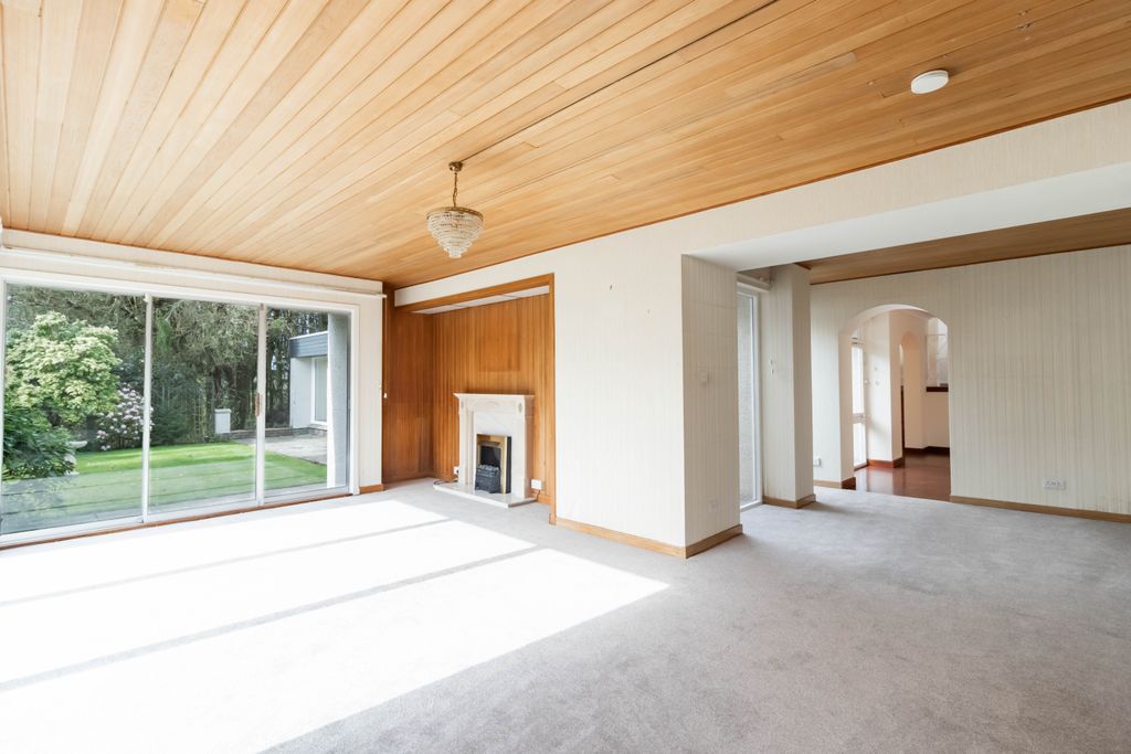 Property photo 3 of 56 Lounge