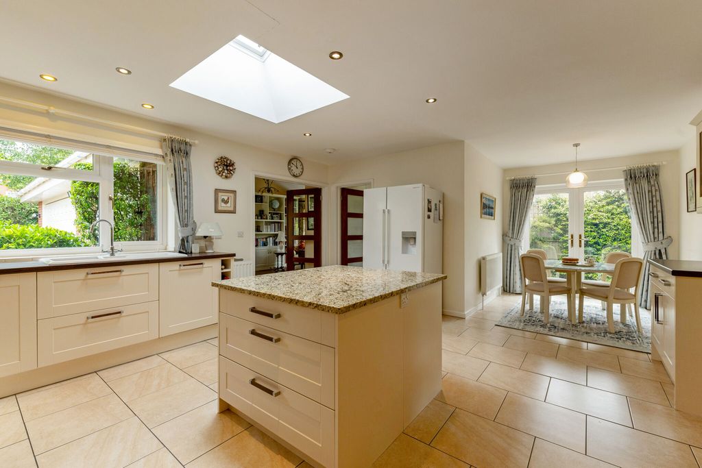 Property photo 3 of 27