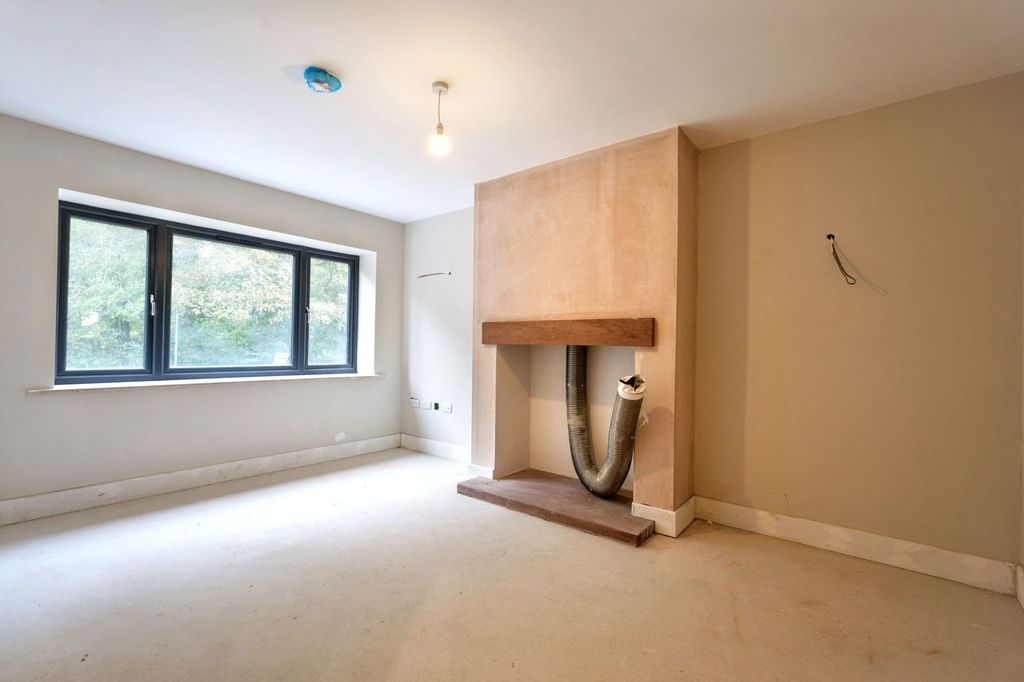 Property photo 3 of 23