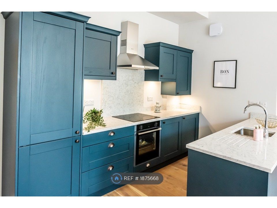 Property photo 3 of 12 Kitchen