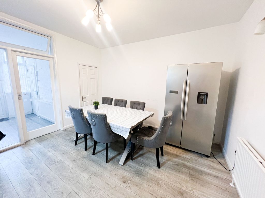 Property photo 3 of 14 Bridge Rd E6