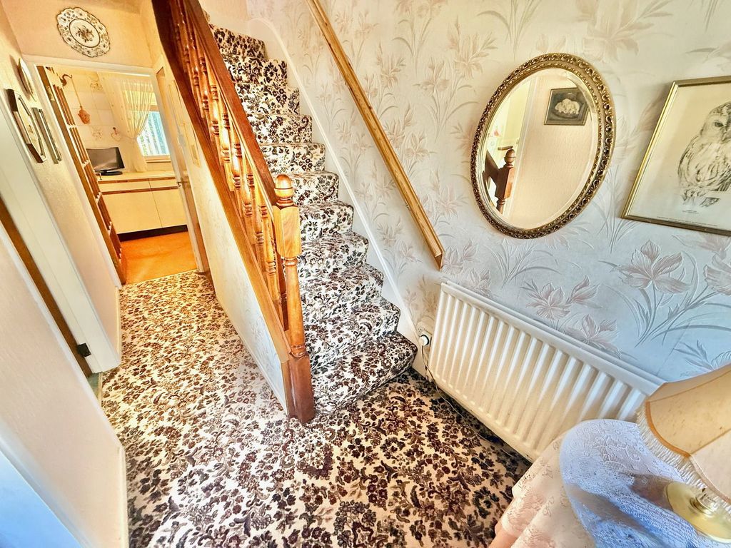 Property photo 2 of 27