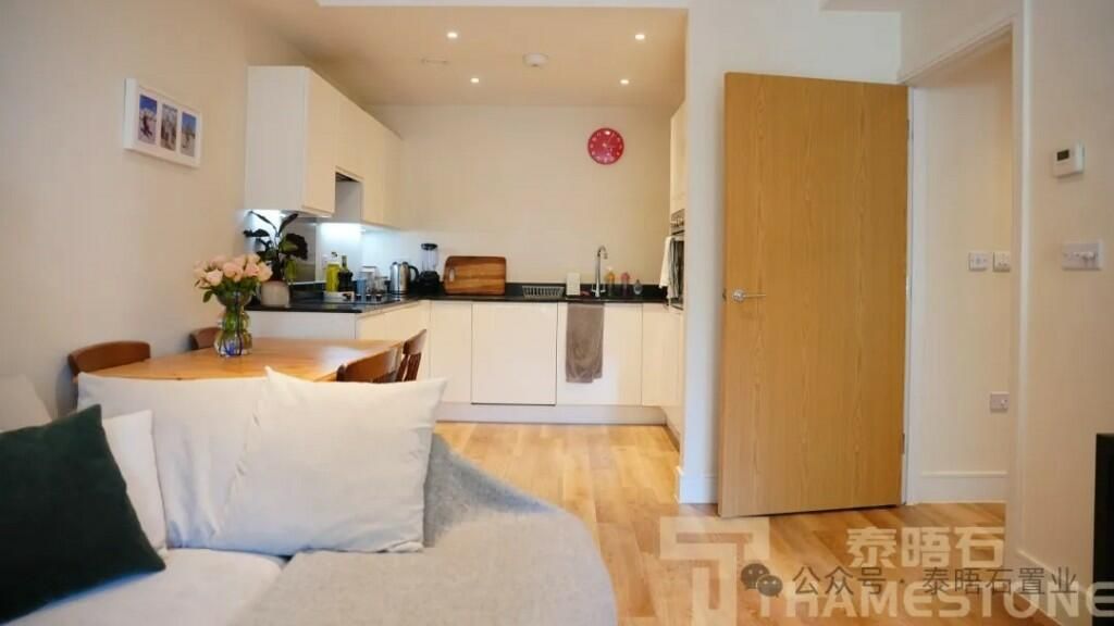 Property photo 2 of 8